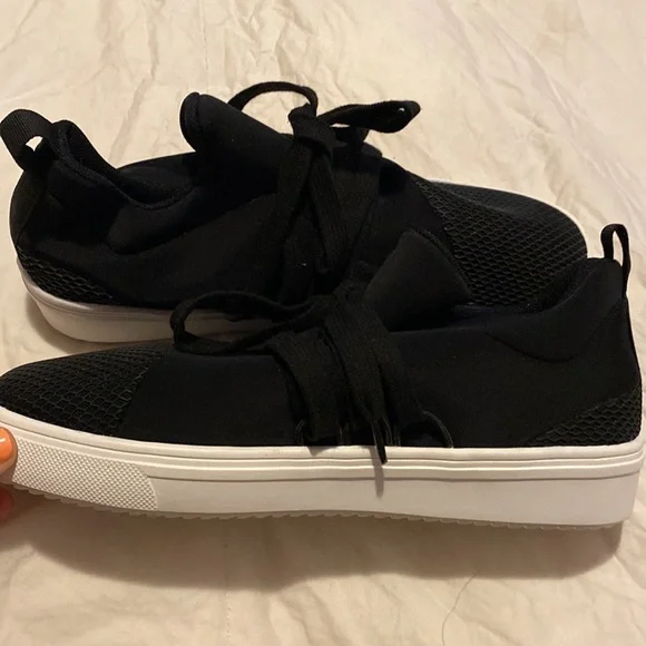 COPY - Steve Madden Lancer Tennis Shoe 8.5 - Picture 4 of 4